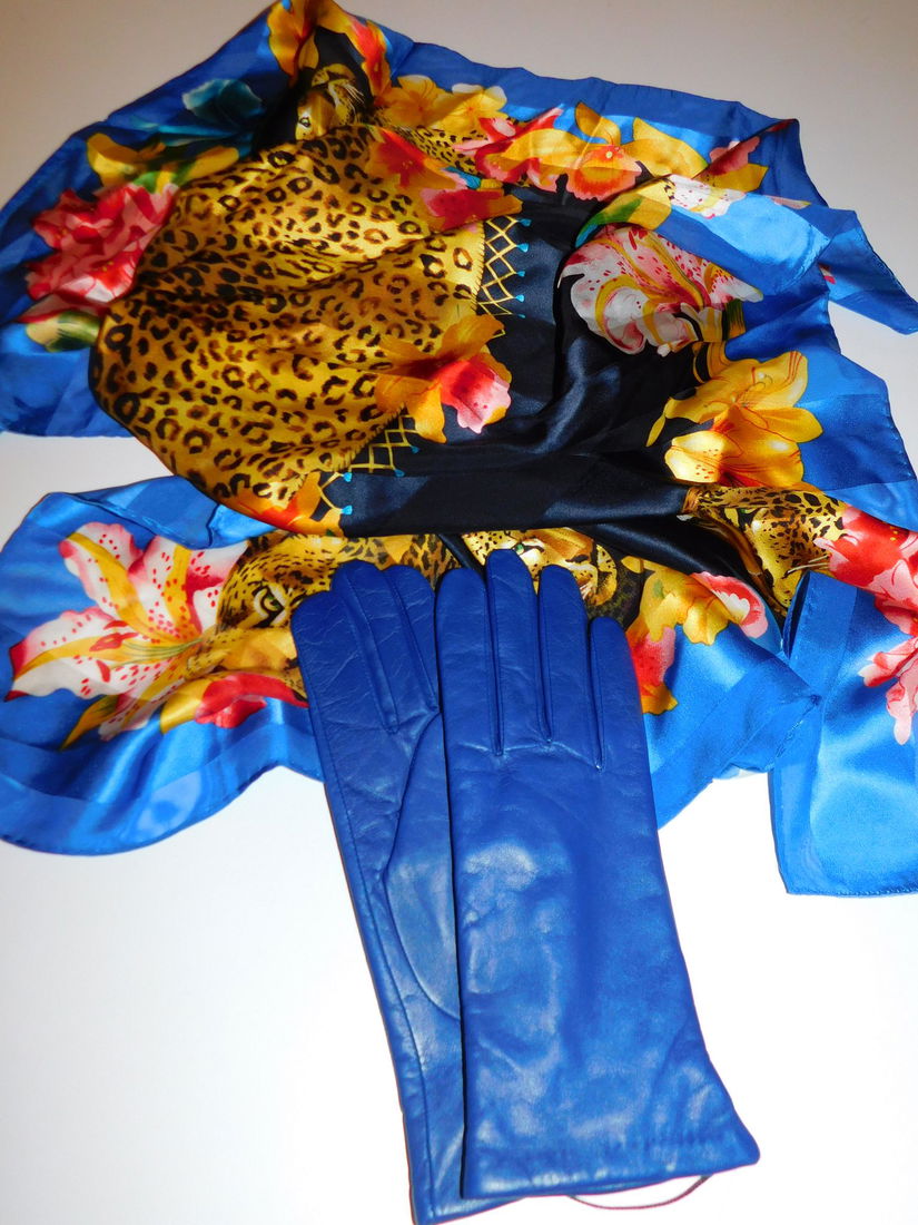 FURLA,  manusi  noi, originale,  etichete atasate  masura M, esarfa Codello  matase naturala cadou