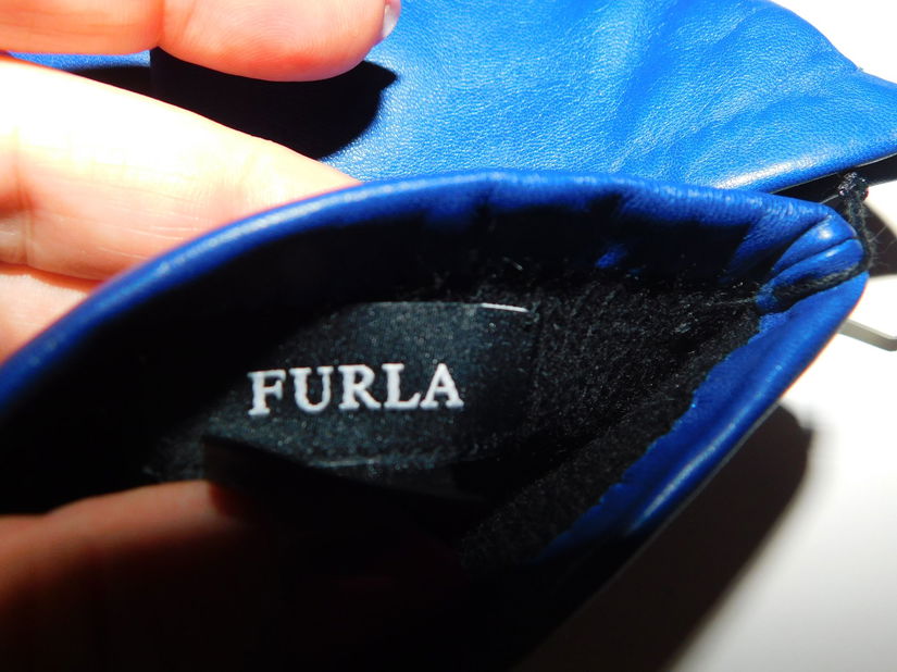FURLA,  manusi  noi, originale,  etichete atasate  masura M, esarfa Codello  matase naturala cadou