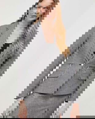 Morgan sacou un singur rand de nasturi, modelator