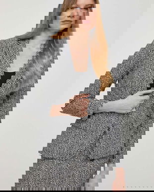 Morgan sacou un singur rand de nasturi, modelator