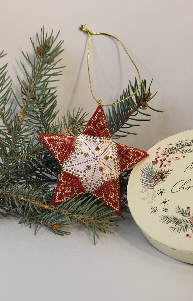 Ornament de pom din mărgele Miyuki delica Steluța Regală