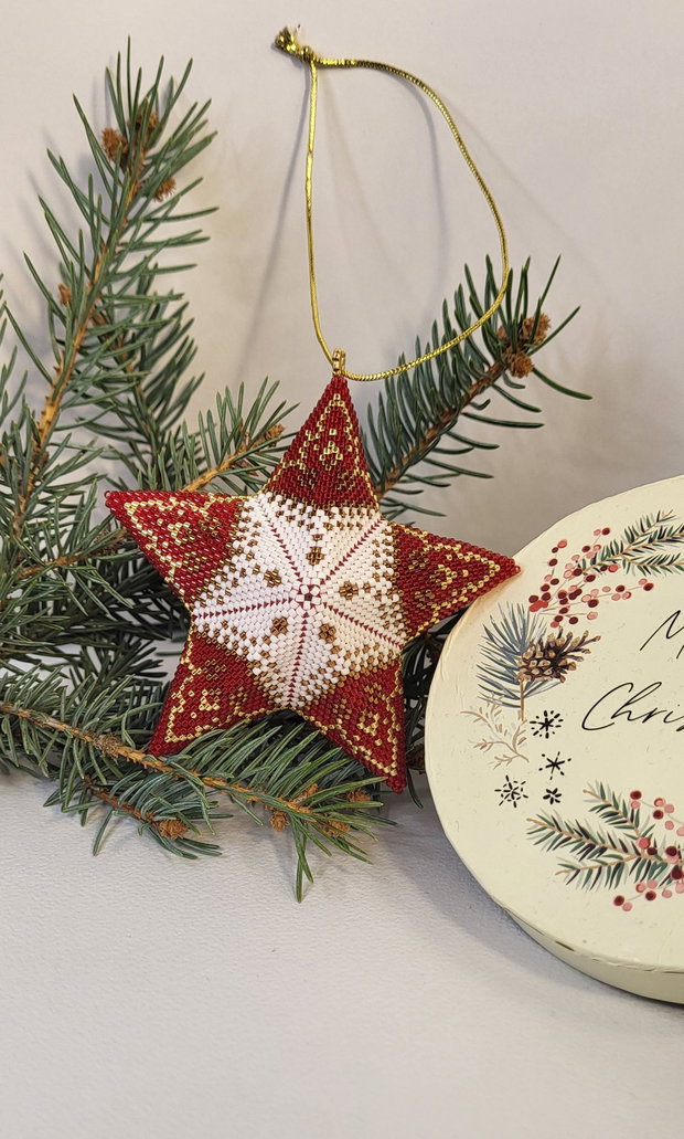 Ornament de pom din mărgele Miyuki delica Steluța Regală