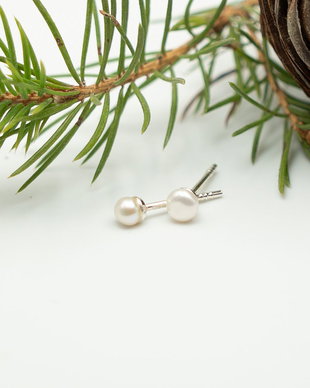 Cercei tip stud cu perla de cultura 4mm