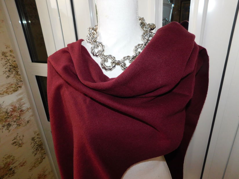 Esarfa mare merinos cu casmir , noua, colier deosebit, cadou