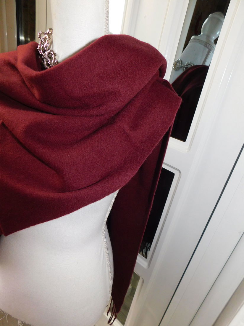 Esarfa mare merinos cu casmir , noua, colier deosebit, cadou