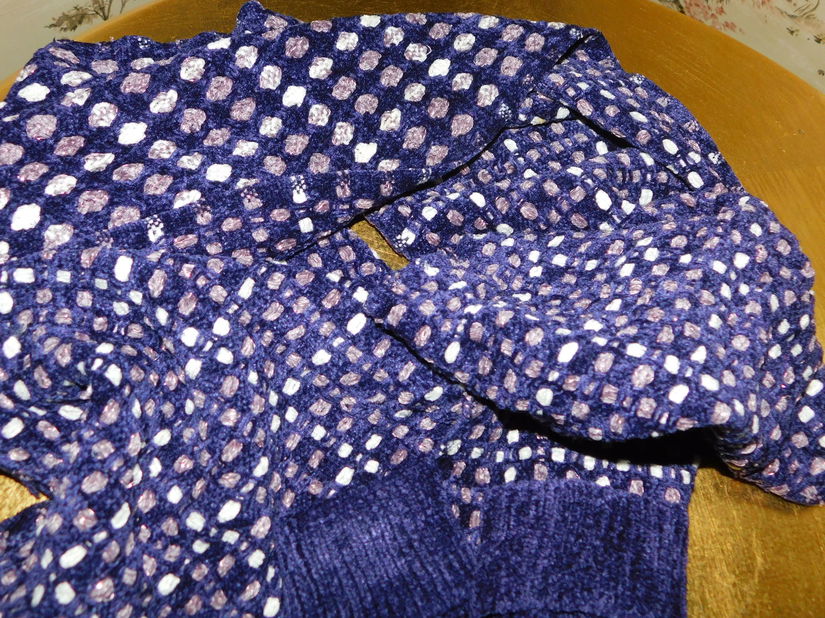 Set nou fular cu manusi , colorit elegant .