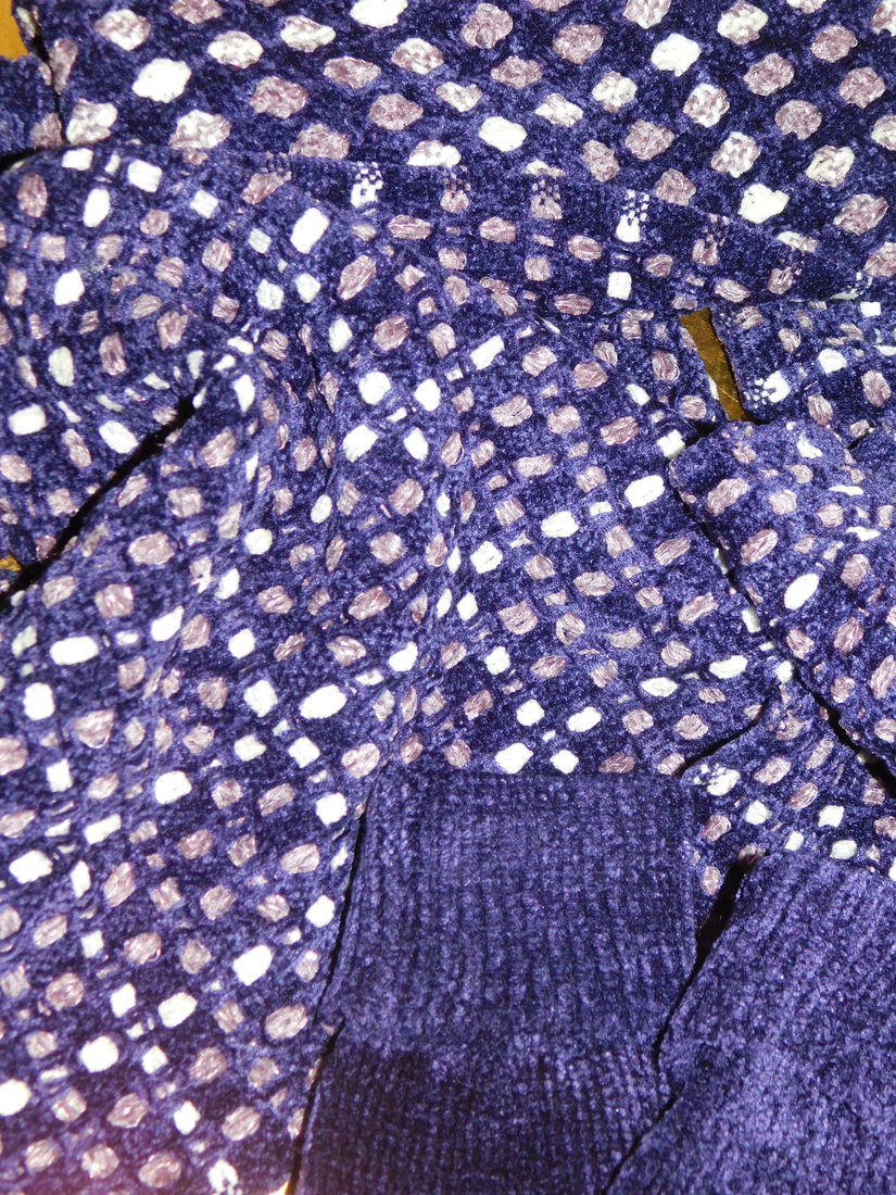 Set nou fular cu manusi , colorit elegant .