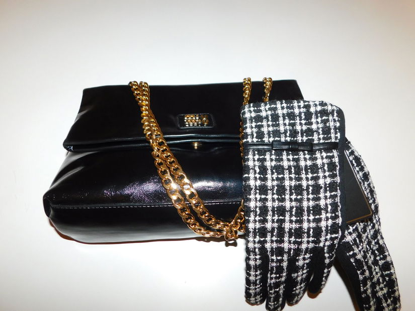 Geanta noua, lac, eleganta ,  incapatoare,  manusinoi asortate, cadou