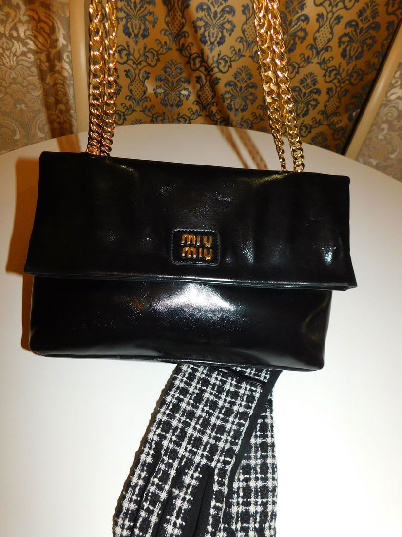 Geanta noua, lac, eleganta ,  incapatoare,  manusinoi asortate, cadou