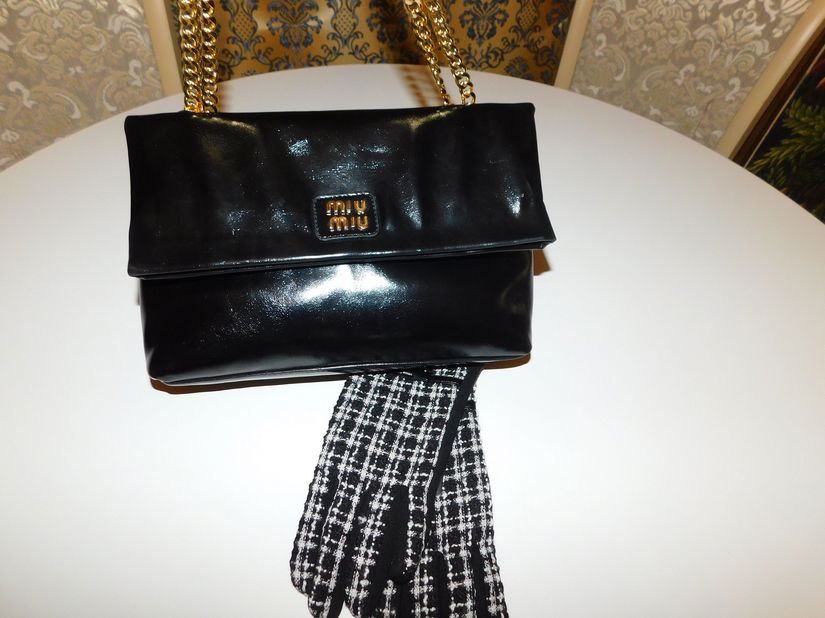 Geanta noua, lac, eleganta ,  incapatoare,  manusinoi asortate, cadou