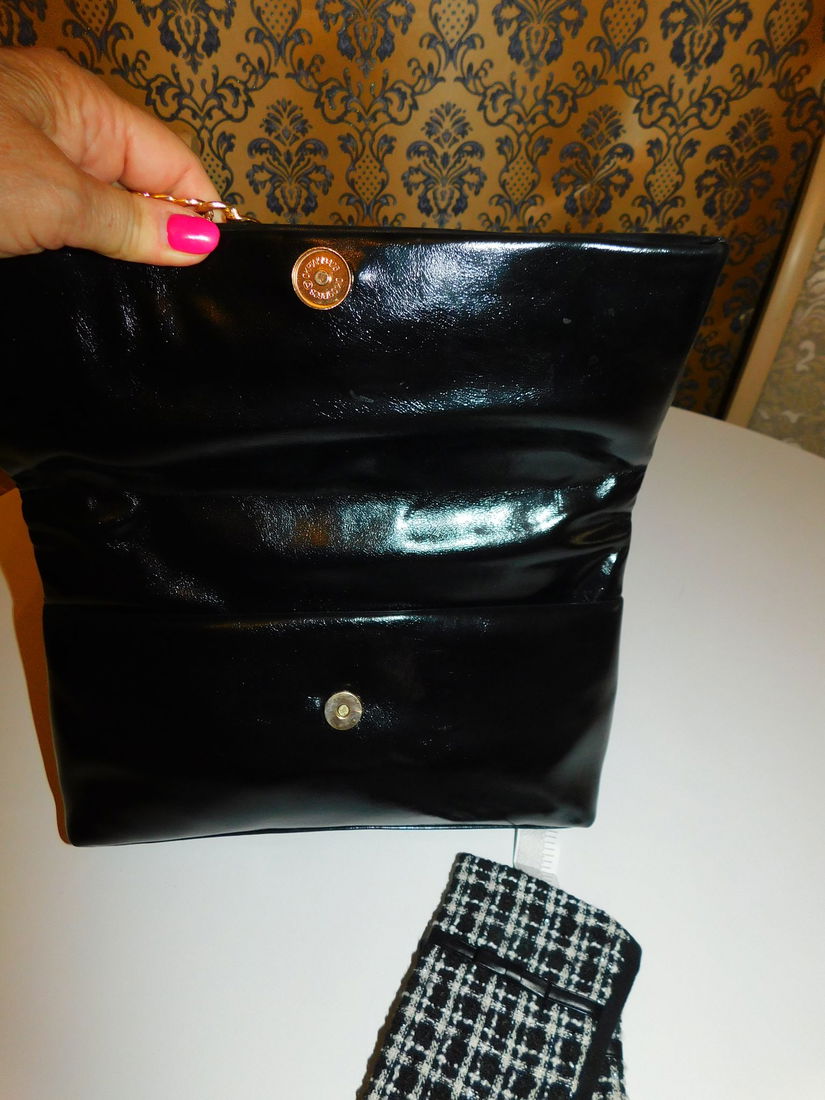 Geanta noua, lac, eleganta ,  incapatoare,  manusinoi asortate, cadou