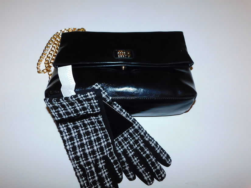 Geanta noua, lac, eleganta ,  incapatoare,  manusinoi asortate, cadou