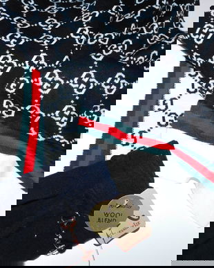 Esarfa noua   dubla,  imprimeu pe ambele fete,  manusi noi  lina cadou