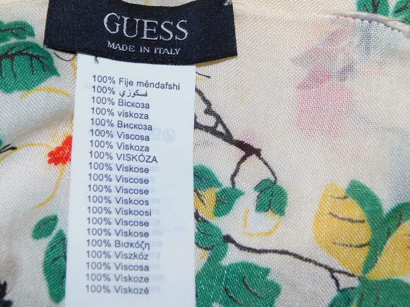 GUESS, esarfa noua ,Italia , 110 x 110 cm , originala, ceas nou, asortat , cadou