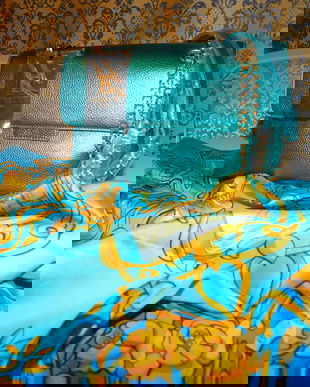 Poseta noua, eleganta, Italia,  etichete atasate, esarfa  matase naturala designer, cadou