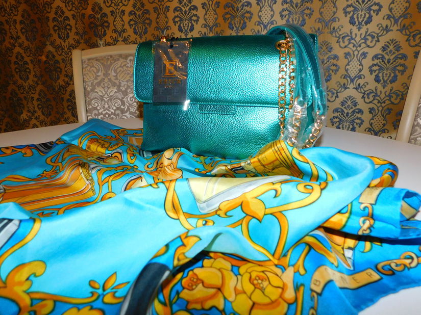 Poseta noua, eleganta, Italia, etichete atasate, esarfa matase naturala designer, cadou