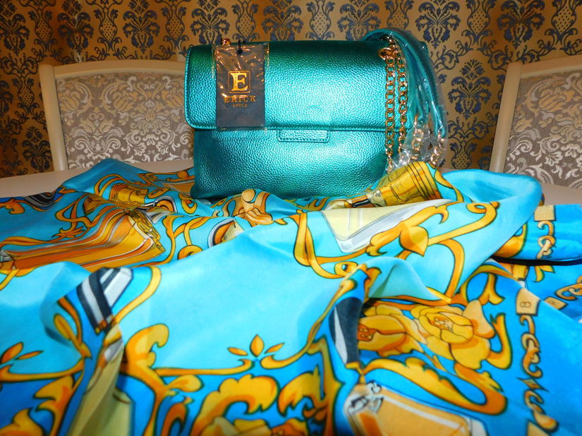 Poseta noua, eleganta, Italia, etichete atasate, esarfa matase naturala designer, cadou