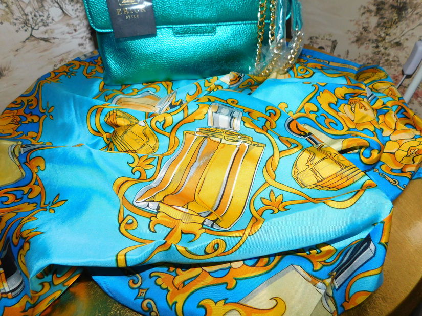 Poseta noua, eleganta, Italia, etichete atasate, esarfa matase naturala designer, cadou