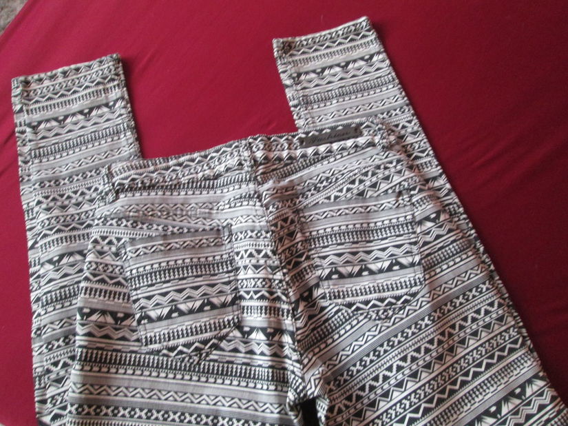 pantaloni slim cu model 36