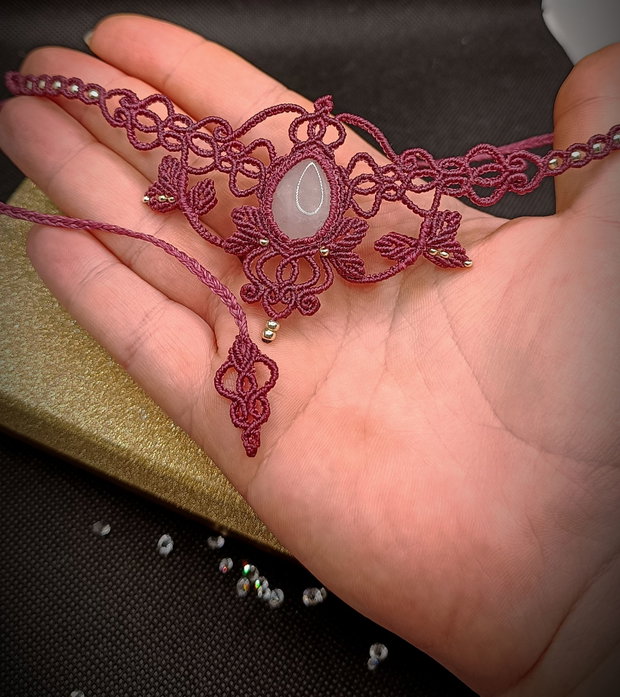 Colier magenta macrame cu cuart roz