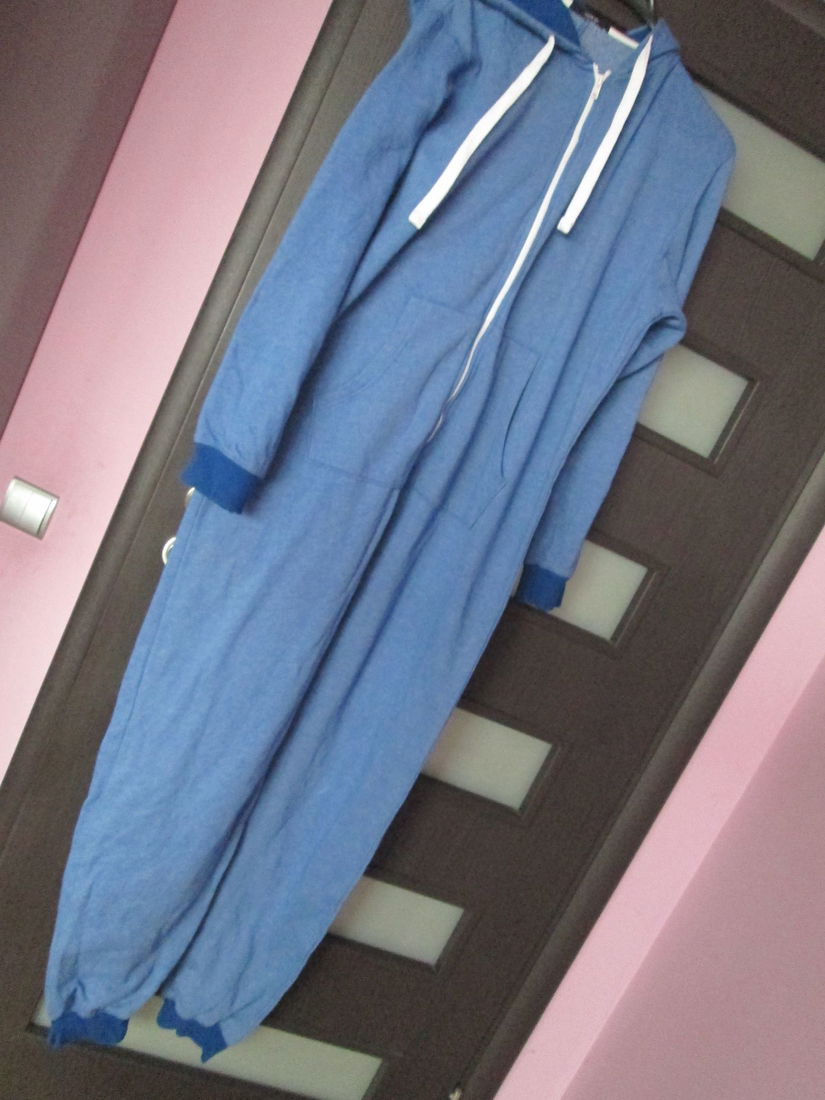 salopeta albastra  cu gluga