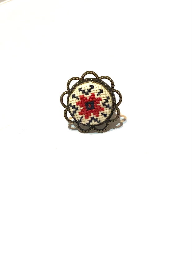Inel cu broderie manuala