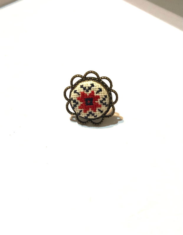 Inel cu broderie manuala