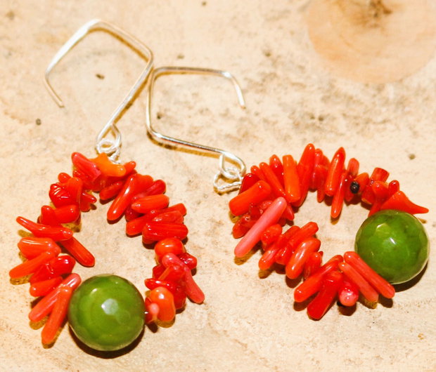 Set colier cercei handmade din cipsuri de coral si sfere fatetate din jad