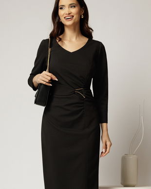 Rochie neagra conica midi din crep cu detaliu metalic pe talie