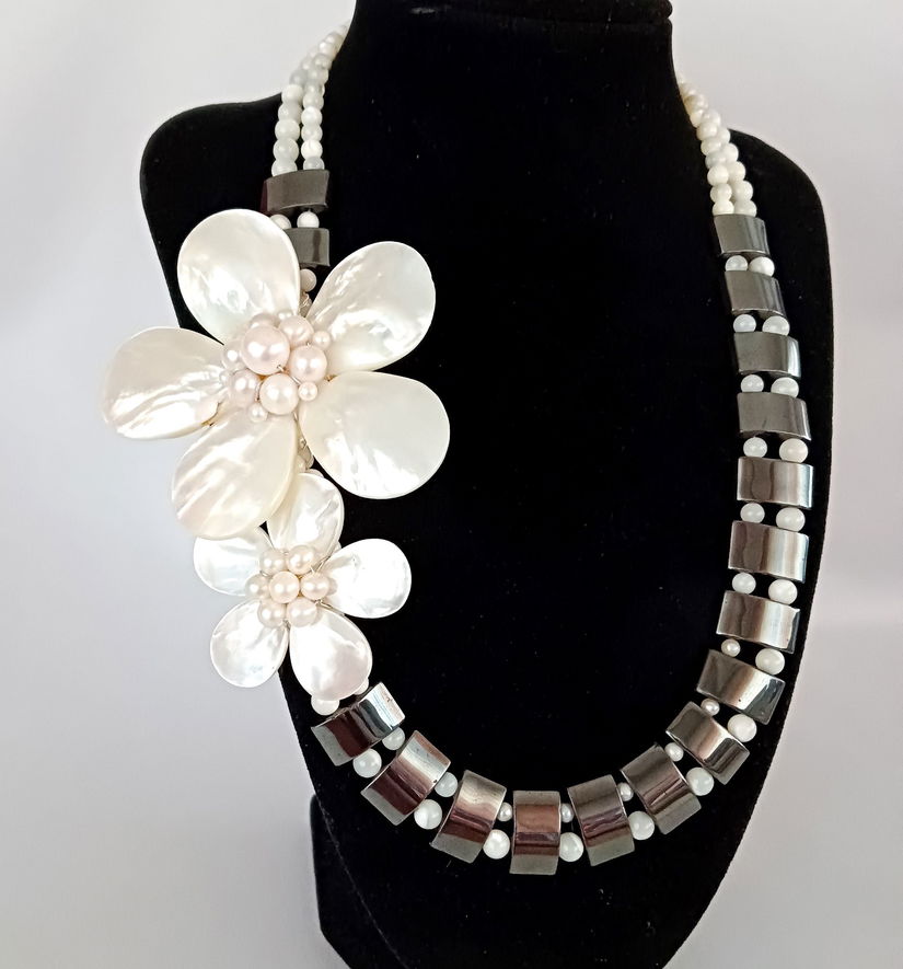 Colier din sidef ,perle si hematit