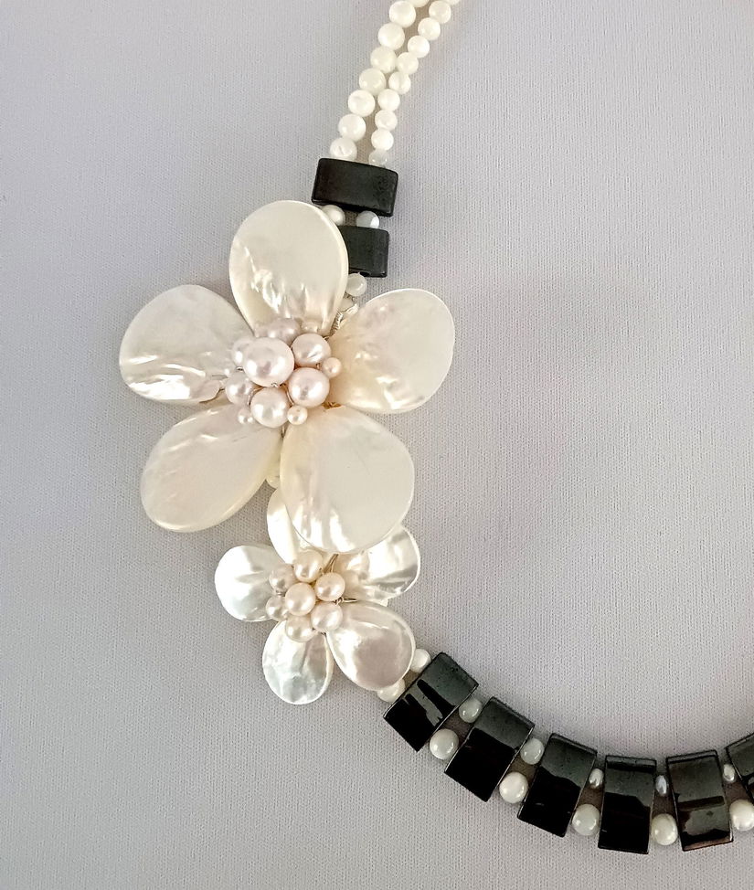 Colier din sidef ,perle si hematit