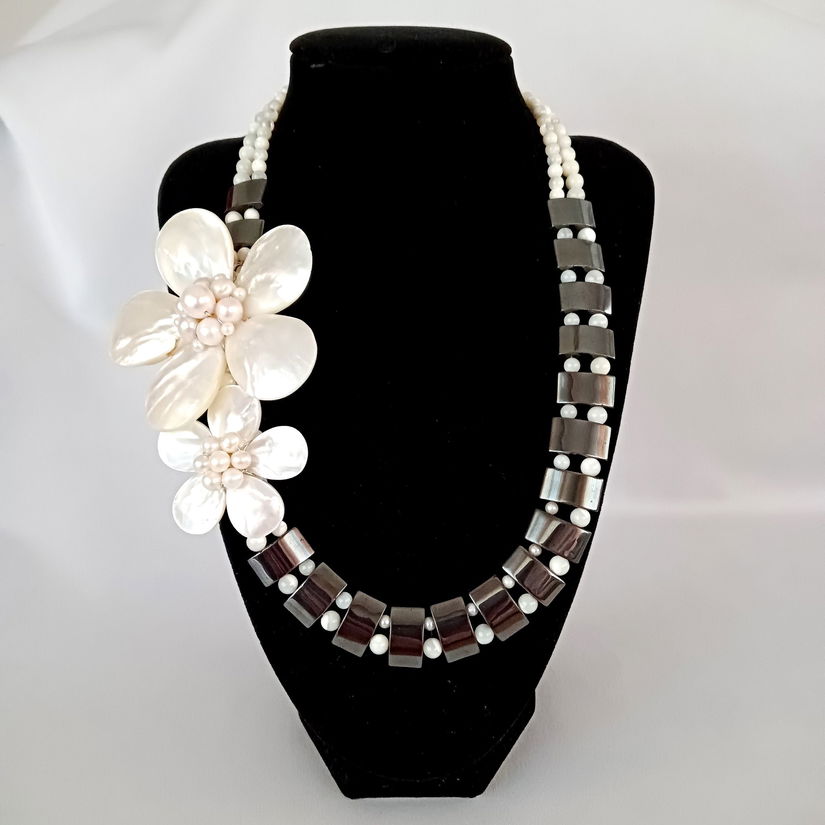 Colier din sidef ,perle si hematit