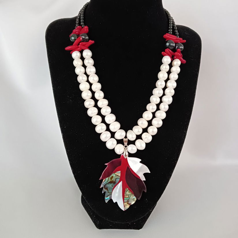 Colier din perle, coral,sidef si onix