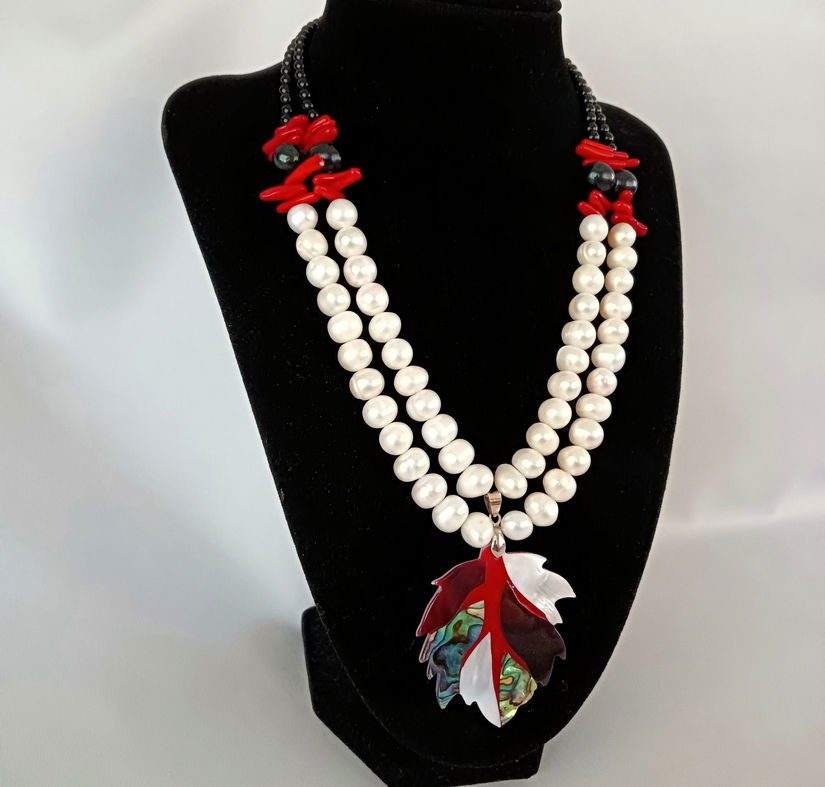 Colier din perle, coral,sidef si onix