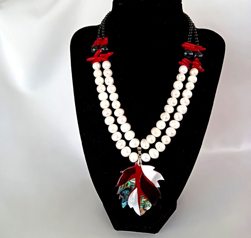 Colier din perle, coral,sidef si onix