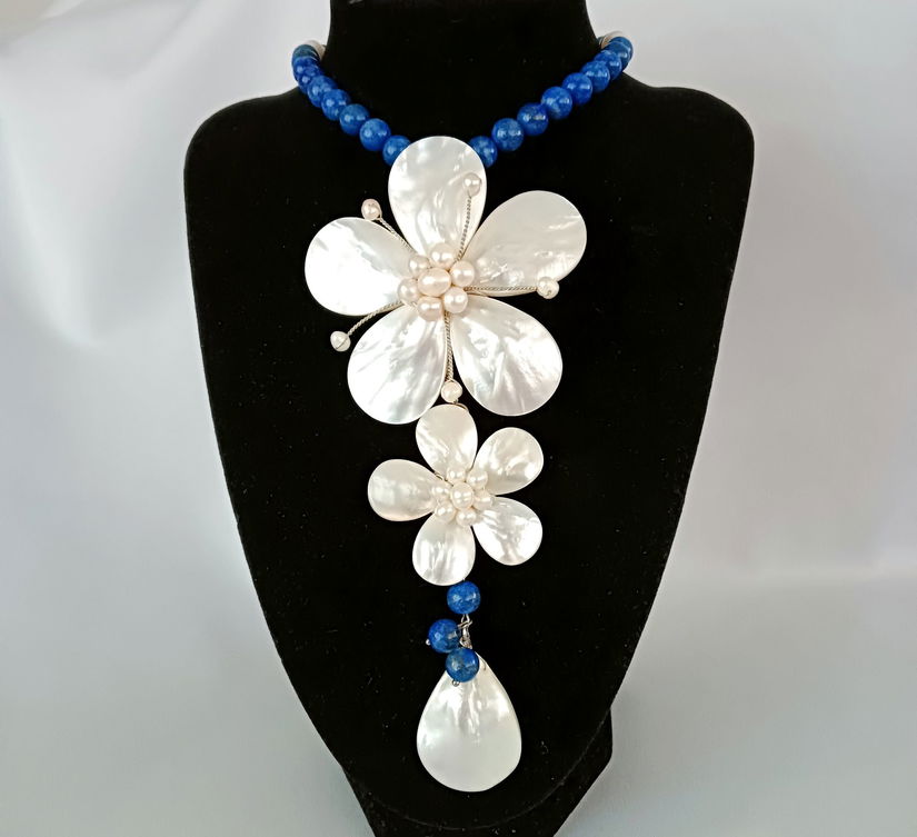 Colier din perle de cultura si lapis lazuli