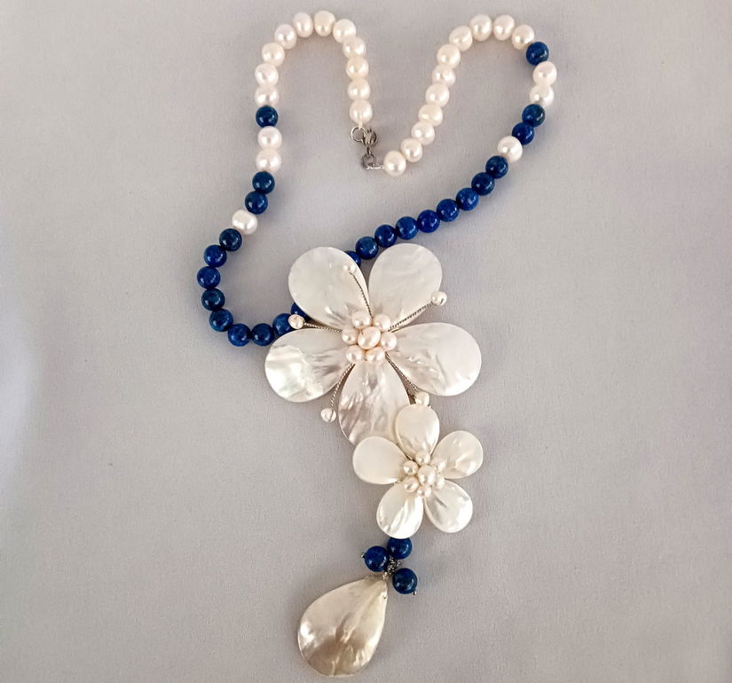 Colier din perle de cultura si lapis lazuli