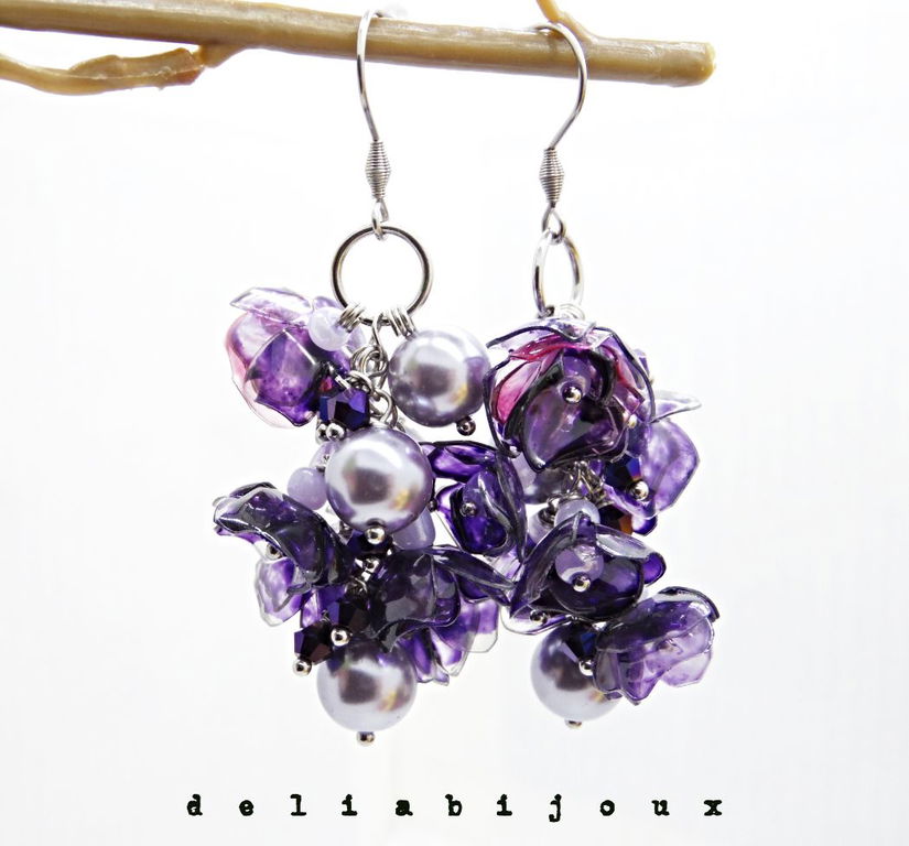 Cercei Statement Mov din Plastic Reciclat Flori Handmade cu Perle și Cristale, Bijuterii Eco Unicat (cod1357)