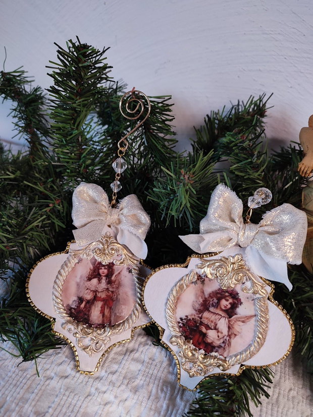 Globuri decorative vintage cu îngeri și aripi aurii