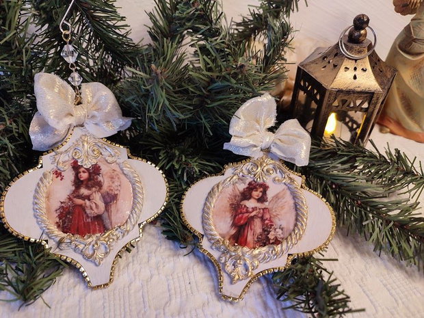 Globuri decorative vintage cu îngeri și aripi aurii