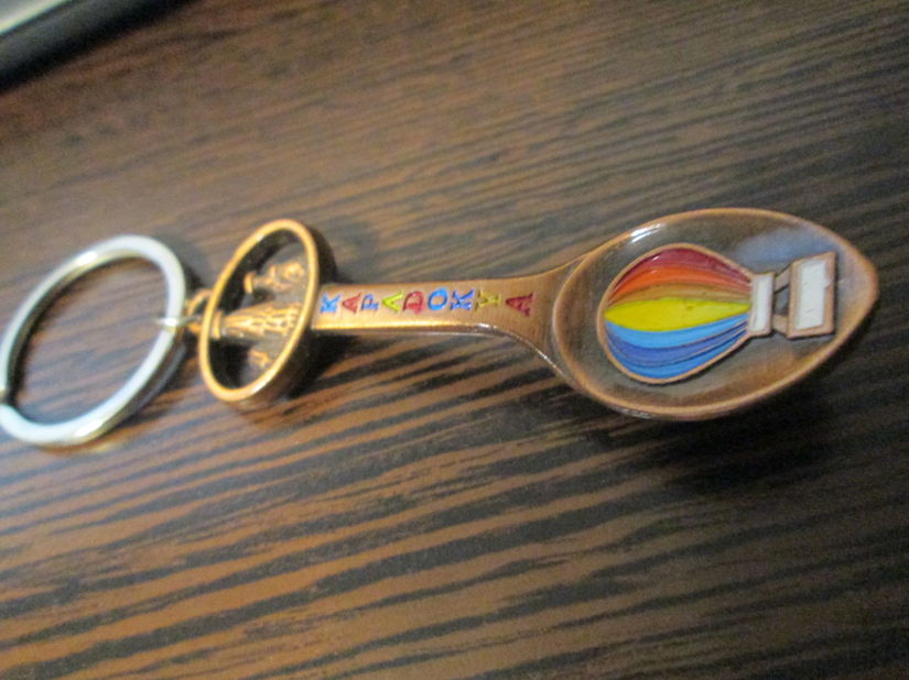 4   brelocuri diverse, suveniruri noi