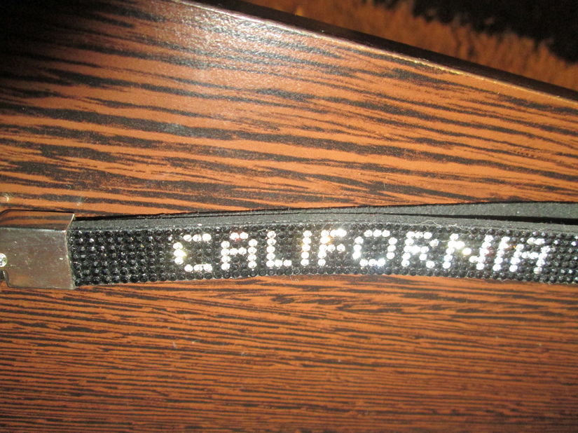 4   brelocuri diverse, suveniruri noi