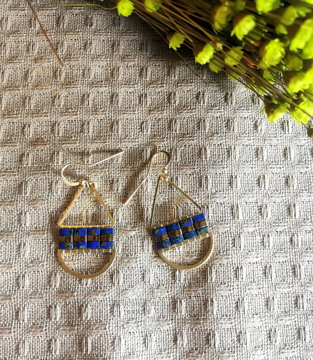 Cercei Boho Dangle cu Tila albastru lapiz lazuli, tortite placate cu aur 14k
