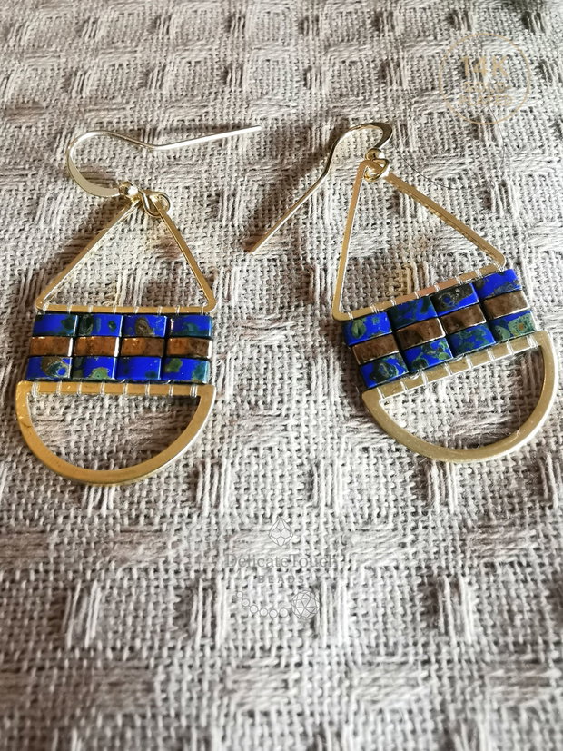 Cercei Boho Dangle cu Tila albastru lapiz lazuli, tortite placate cu aur 14k
