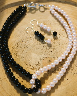 Set bijuterii handmade,colier si cercei din perle de sticla