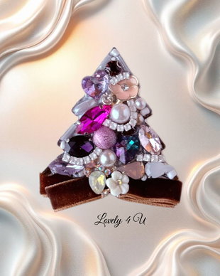 Brosa brad LOVELY CHRISTMAS TREE simbol al bucuriei și luminii, bijuterie handmade cu mesaj pe verso ' Sparkle every day, LOVE YOURSELF