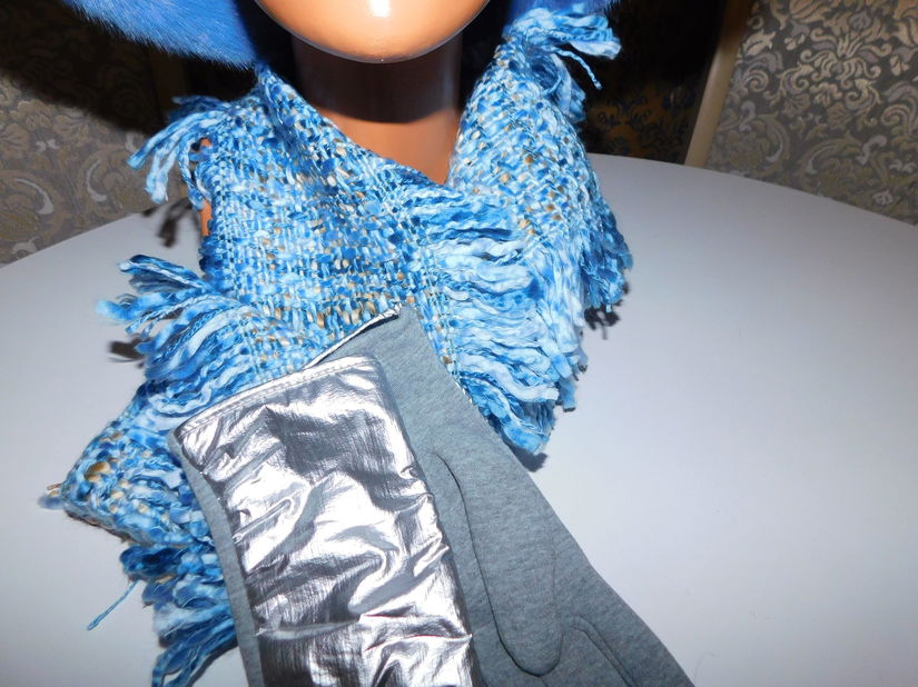 Palarioara  foarte  sic, Italia,   manusi noi Lee Cooper,  esarfa cadou asortata