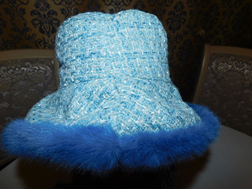 Palarioara  foarte  sic, Italia,   manusi noi Lee Cooper,  esarfa cadou asortata