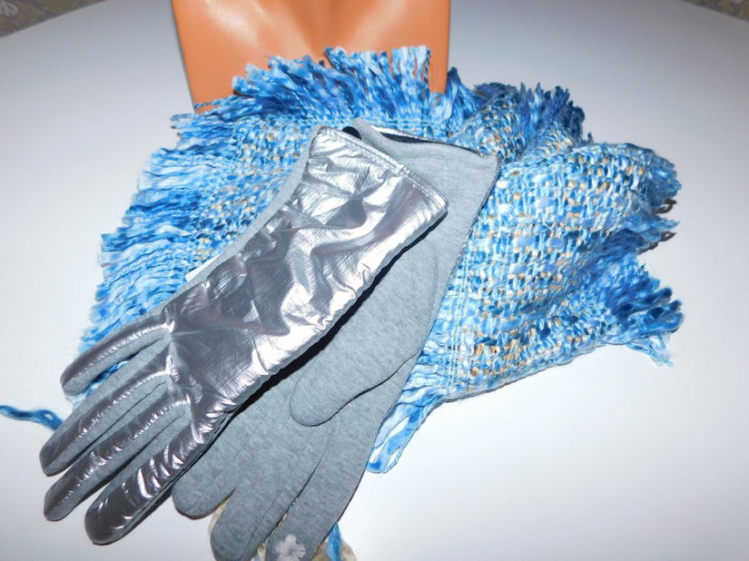 Palarioara  foarte  sic, Italia,   manusi noi Lee Cooper,  esarfa cadou asortata