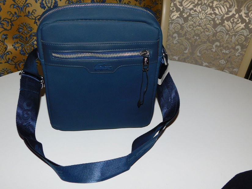LACOSTE, geanta unisex , originala, bleumarin inchis ,noua
